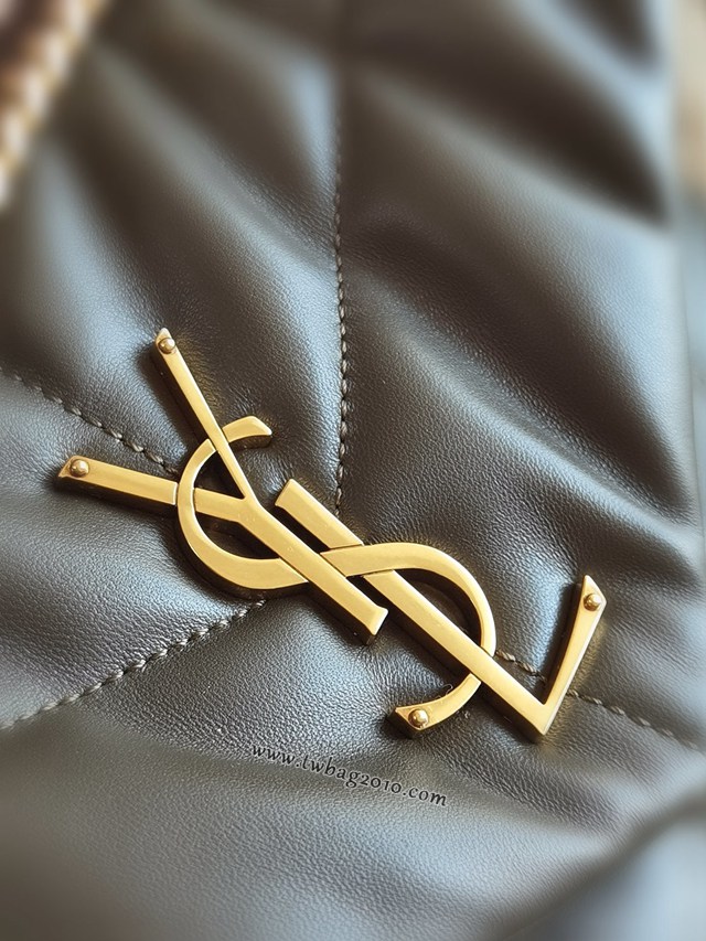 YSL专柜款女包 聖羅蘭經典款LOULOU PUFFER絎縫漆皮小號郵差包 YSL肩背斜挎包 577476  jjh1140